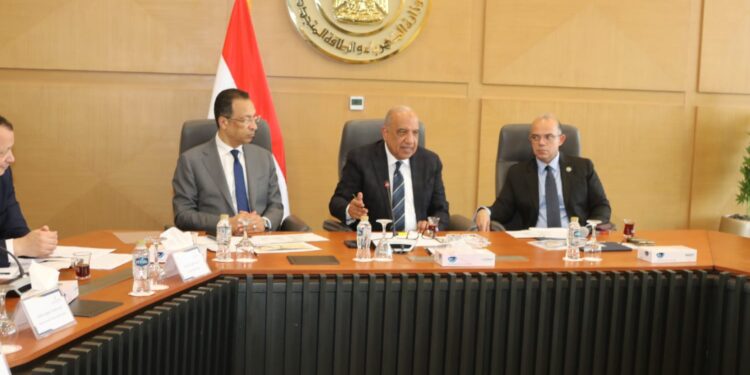 وزراء " الكهرباء"و"الاتصالات" "والاستثمار" يبحثون الخطوات التنفيذية لإعداد الاستراتيجية الوطنية لصناعة مراكز البيانات