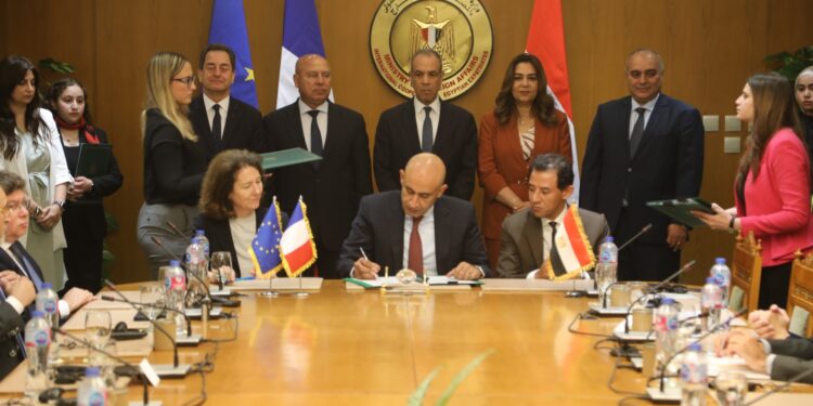 إنشاء مدرستين للتكنولوجيا التطبيقية بمعهد وردان ومدينة بدر
