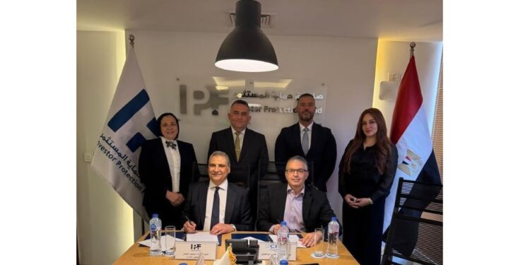 رئيسا البورصة وصندوق حماية المستثمرين يشهدان توقيع الاتفاقية