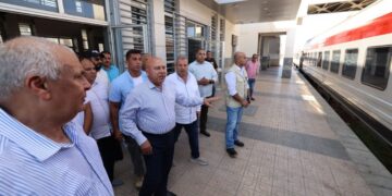 وزير النقل خلال تفقده محطة السكة الحديد ومحطة اتوبيسات غرب ووسط الدلتا للنقل والسياحة بمطروح