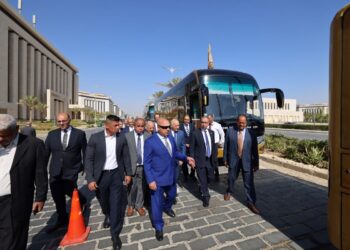 20 أتوبيسا جديدا مكيفا من إنتاج شركة النصر للسيارات إلى شركة الاتحاد العربي للنقل البري