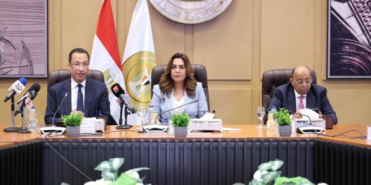 وزيرا التنمية المحلية والاتصالات يطلقان خدمة تراخيص المحال العامة عبر منصة مصر الرقمية
