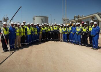 وزير البترول والثروة المعدنية يتفقد موقع محطة ضواغط الغاز شمال الأردن