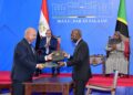 الرئيس السيسي والرئيسة سامية صلوحو حسن رئيسة تنزانيا في الجلسة الختامية لاجتماع رجال الاعمال