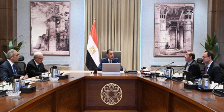 رئيس الوزراء يستعرض ملامح الحزمة الثانية من التسهيلات الضريبية