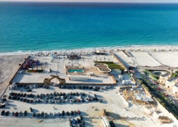 كيو للتطوير العقاري تفتتح شاطئ”Amarai Beach” في قلب الساحل القريب