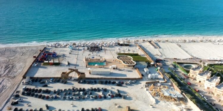 كيو للتطوير العقاري تفتتح شاطئ”Amarai Beach” في قلب الساحل القريب