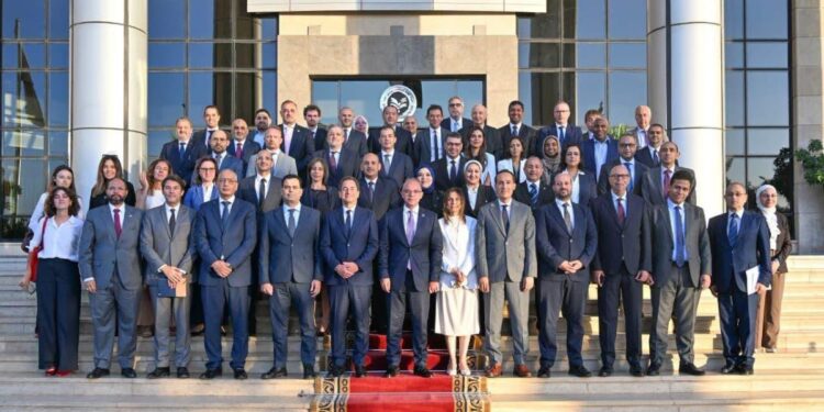 وزير الاستثمار خلال لقاءه السفير الفرنسي ورؤساء 22 شركة فرنسية كبرى عاملة في السوق المصرية
