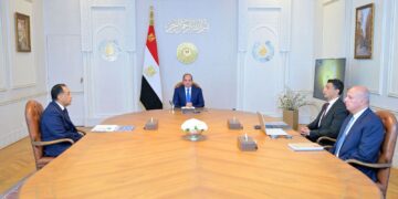 اجتماع السيسي مع الدكتور مصطفى مدبولي والمُهندس خالد هاشم