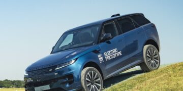 رينج روفر تستعرض النسخة الكهربائية بالكامل من Range Rover Sport قبل إطلاقها الرسمي