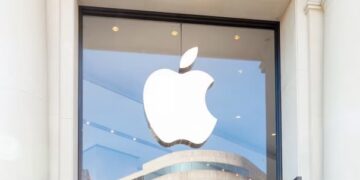 Apple تقترب من حاجز الـ 5 تريليونات دولار | هل تصبح ثاني شركة في التاريخ تحقق هذا الرقم؟