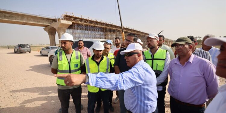 وزير النقل يتفقد مواقع العمل بالخط الأول من شبكة القطار الكهربائي