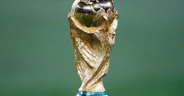 هل كأس العالم من الذهب الخالص؟