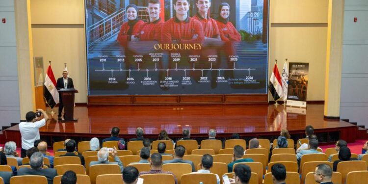 اقتصادية قناة السويس تقود حوارا مع المستثمرين لمواءمة إعداد الكوادر الفنية مع احتياجات الصناعة