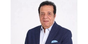 الدكتور عاطف عبد اللطيف رئيس جمعية مسافرون للسياحة و السفر