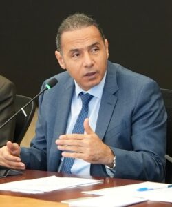 الدكتور إسلام عزام