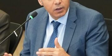 الدكتور إسلام عزام