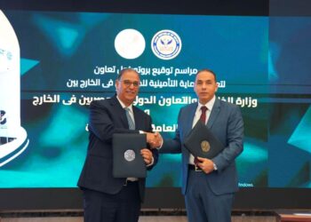 الدكتور اسلام عزام خلال توقيع بروتوكول التعاون الموقع بين الهيئة العامة للرقابة المالية ووزارة الخارجية