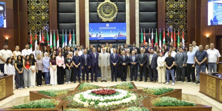 وزير الاتصالات و محافظ الإسكندرية ورئيس الأكاديمية في حوار مفتوح مع شباب الجامعات العربية