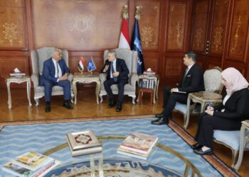 الفريق أسامة ربيع يبحث سبل التعاون المشترك مع السفير المصري ببنما