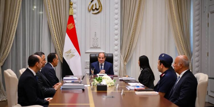 الرئيس السيسي خلال اجتماعه مع المجموعة الوزارية
