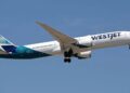 خلاف على الأجور يشعل إضرابًا في شركه WestJet للطيران في كندا ويعطل الرحلات
