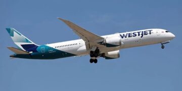 خلاف على الأجور يشعل إضرابًا في شركه WestJet للطيران في كندا ويعطل الرحلات