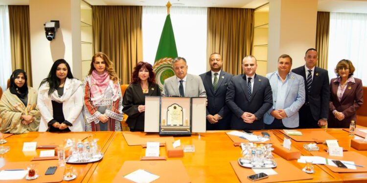السفير نببل فهمى الأمين العام لجامعة الدول العربية يستقبل وفد اتحاد المستثمرات العرب بمقر الجامعة