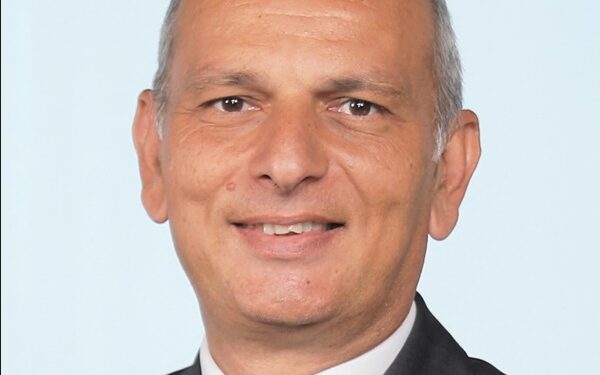 أيمن سامي، رئيس مكتب شركة "جيه إل إل
