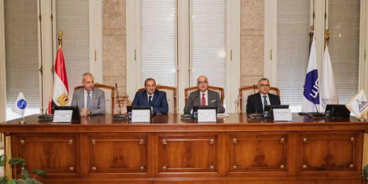 المصرية للاتصالات وجامعة عين شمس توقعان بروتوكول تعاون