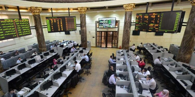 5 مليارات جنيه في ساعتين.. صغار البورصة المصرية يقاومون ضغوط CIB وطلعت مصطفى