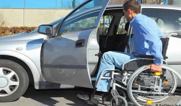 سيارات ذوي الهمم في مواجهة السماسرة.. ضوابط جديدة وأزمة متصاعدة بالموانئ