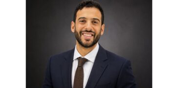 الخبير المصرفي باهر عبدالعزيز
