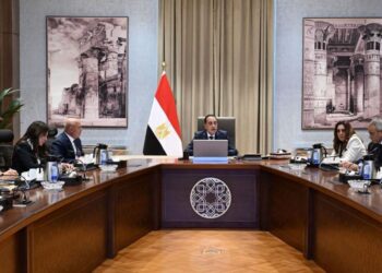 رئيس الوزراء يجتمع بوزراء النقل والتنمية المحلية والإسكان ومساعد رئيس الهيئة الهندسية