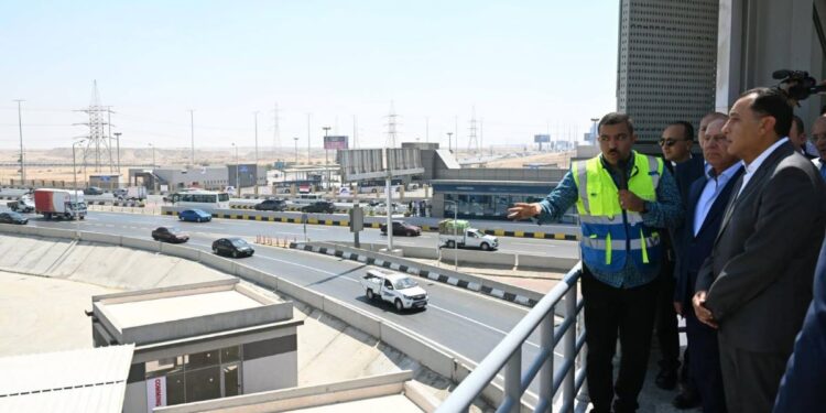 رئيس الوزراء يتفقد المرحلة الثانية من الأتوبيس الترددي (BRT)