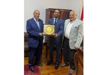مجموعة بحر للأنظمة القانونية تكرم علي سالم