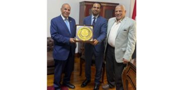 مجموعة بحر للأنظمة القانونية تكرم علي سالم