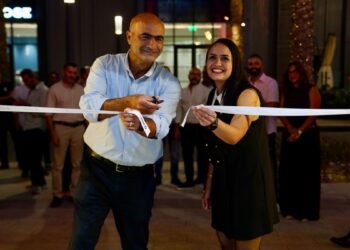 عز العرب ستار تفتتح أحدث صالة عرض لسيارات smart» بـ District 5