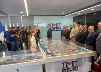 وزير النقل ونظيره الفرنسي تفقدا محطة تحيا مصر لتشغيل المحطات بميناء الإسكندرية ويؤكدان عمق التعاون المصري الفرنسي في مجال النقل البحري