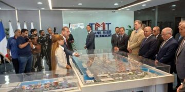 وزير النقل ونظيره الفرنسي تفقدا محطة تحيا مصر لتشغيل المحطات بميناء الإسكندرية ويؤكدان عمق التعاون المصري الفرنسي في مجال النقل البحري