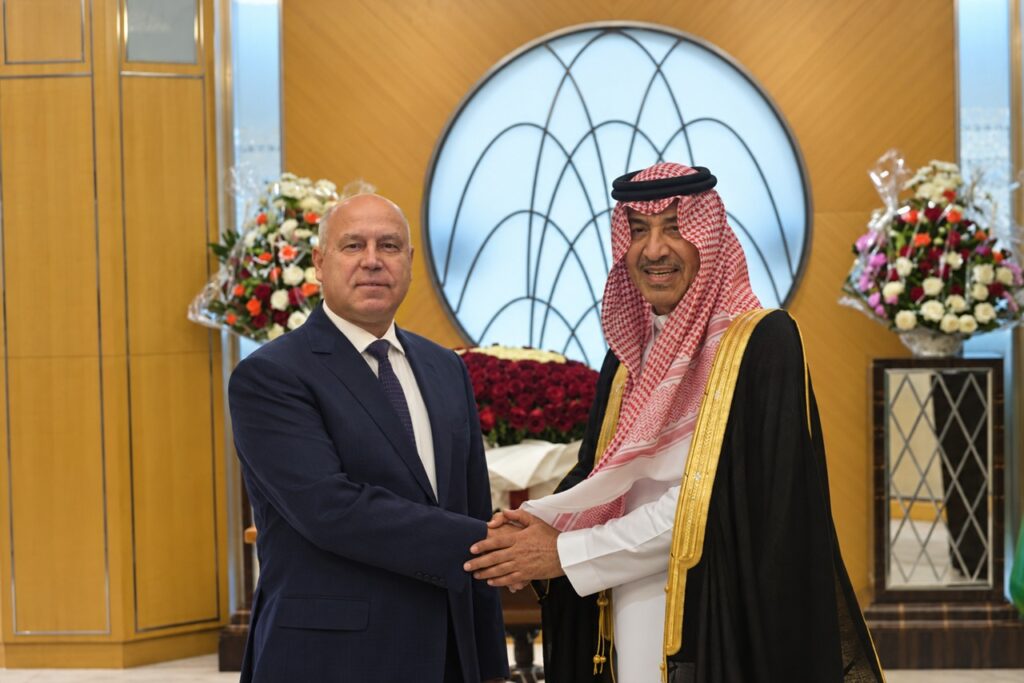 وزير النقل يقدم التهنئة لسفير المملكة العربية السعودية الشقيقة بالقاهرة بمناسبة الاحتفال باليوم الوطني للمملكة