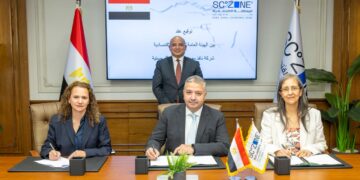 توقيع عقد مشروع نافذ مصر لإنشاء ساحة للشاحنات بميناء السخنة
