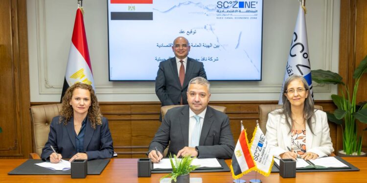 توقيع عقد مشروع نافذ مصر لإنشاء ساحة للشاحنات بميناء السخنة