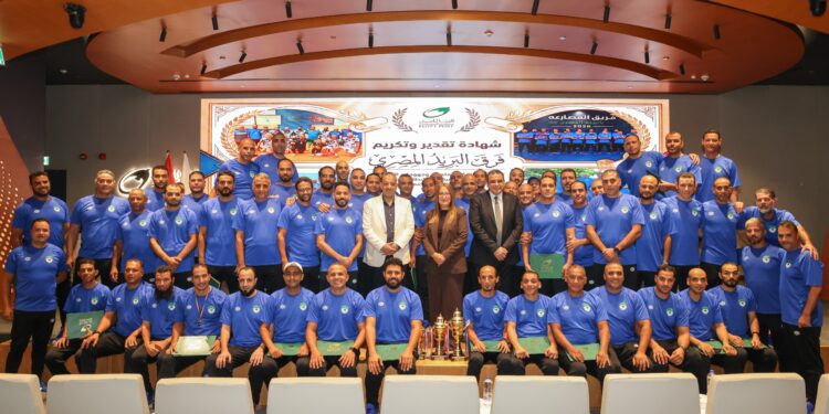 رئيس البريد تكرم الفرق الرياضية الفائزة في بطولة الشركات