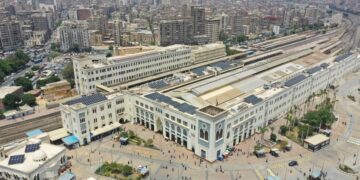 استخدام الطاقة الشمسية لترشيد استهلاك الكهرباء بمحطة مصر بالقاهرة