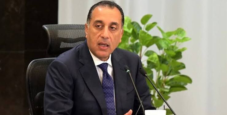 مدبولي: حظر قطع الأشجار نهائيًا إلا بالرجوع لوزارتي التنمية المحلية والبيئة.. وزيادة المسطحات الخضراء بالمحافظات