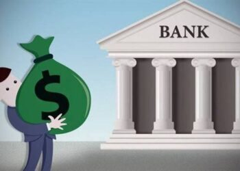 «البنك في جيبك».. كيف تطارد البنوك المصرية عملاءها من القاهرة إلى الخليج؟