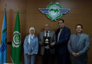  لقاء مدير عام منظمة الطيران المدنى