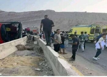 حادث تصادم ميكروباص وتريلا بالطريق الأوسطي