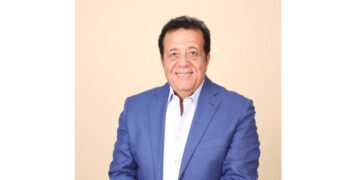 الدكتور عاطف عبد اللطيف، رئيس جمعية مسافرون للسياحة